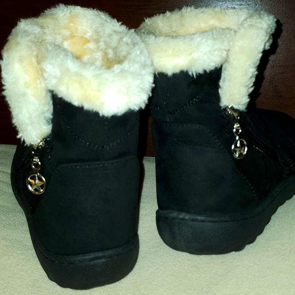 Forever Brand Black Zip Ankle Boot with Cream Faux Fur Size 7 - Picture 4 of 7